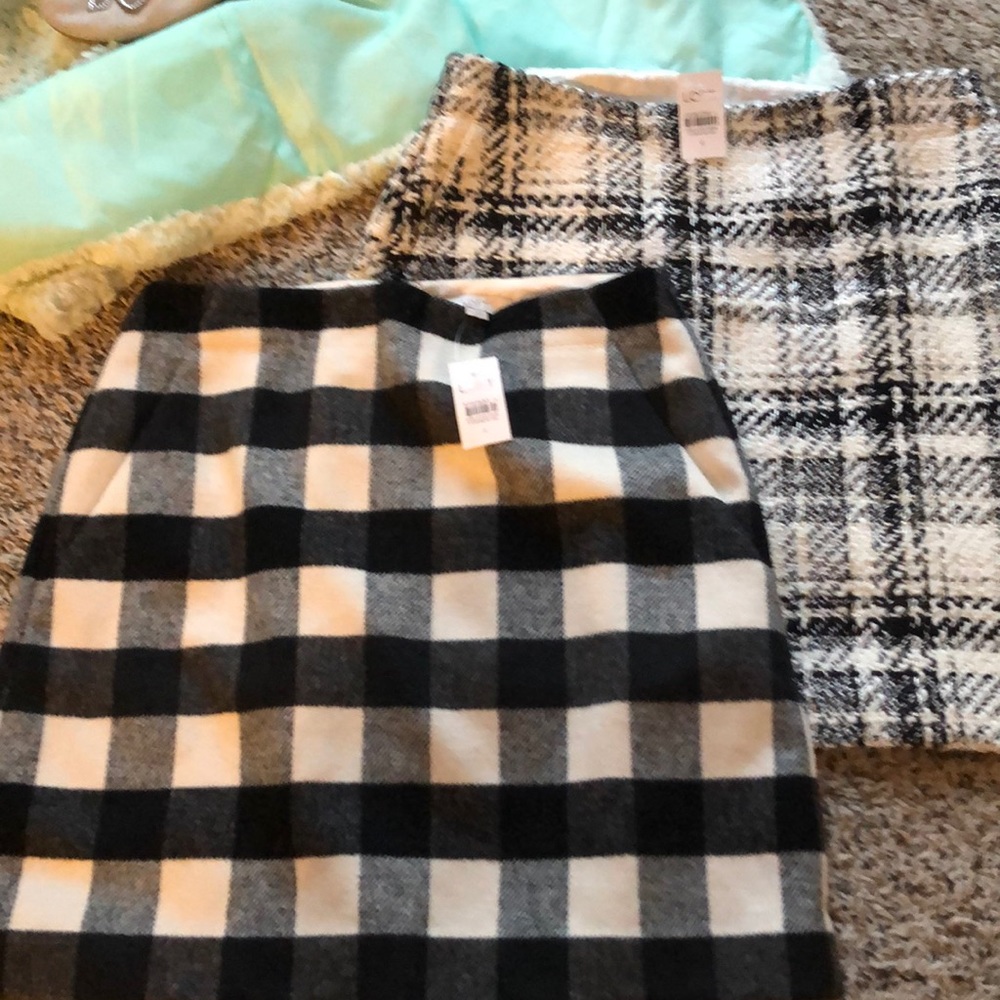 Size 4 winter skirts. Thick material. Nwt